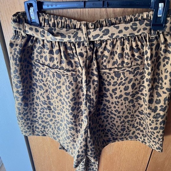 A NEW DAY Medium LEOPARD animal PRINT elastic waist shorts with tie NEW! - Picture 2 of 2